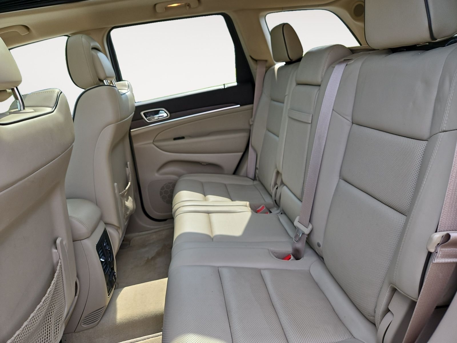 Used 2014 Gold Jeep Overland image 13