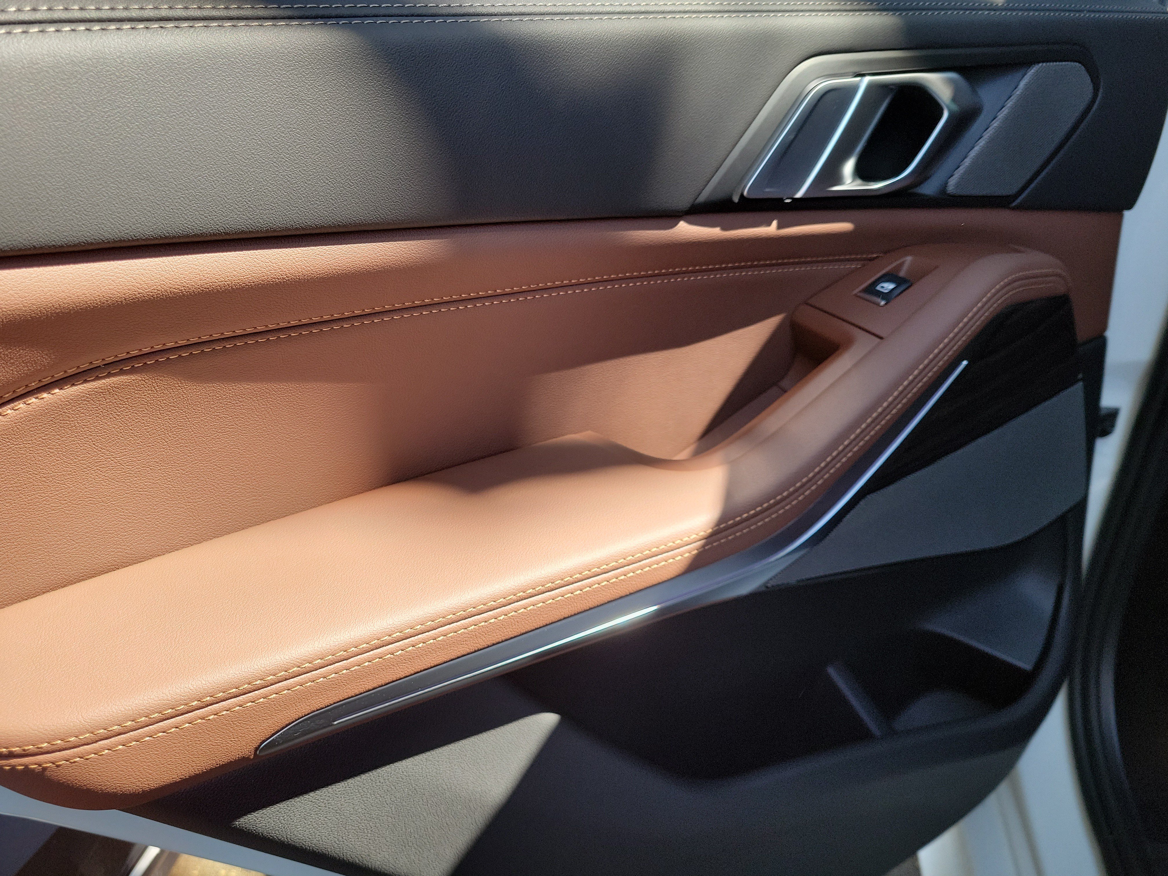 New 2026 Alpine White BMW sDrive40i image 11