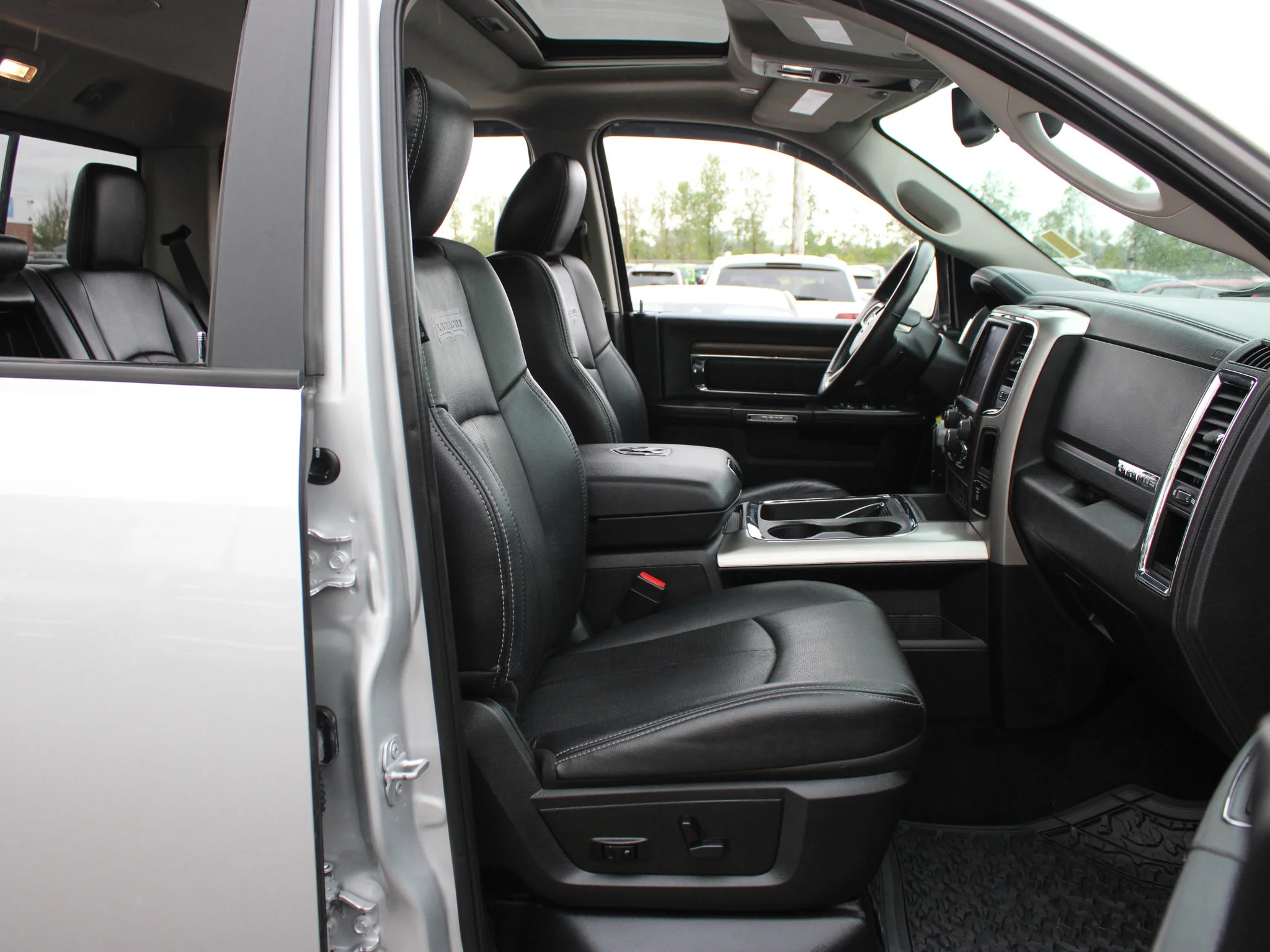 Used 2018 Silver RAM Laramie * HEMI V8 | 3M PPF | Alpine | Apple CarPlay | Tonneau Cover | Sunroof | Heated Seats image 20