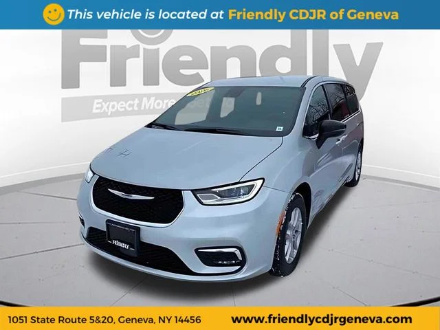 2026 Chrysler Pacifica Select's photo