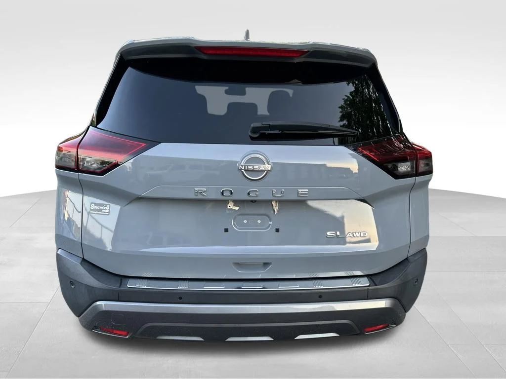 Used 2023 Gray Nissan SL image 4