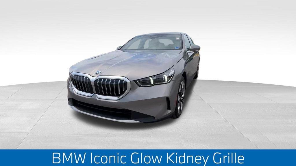 New 2026 Oxide Grey Metallic BMW 530i xDrive image 8