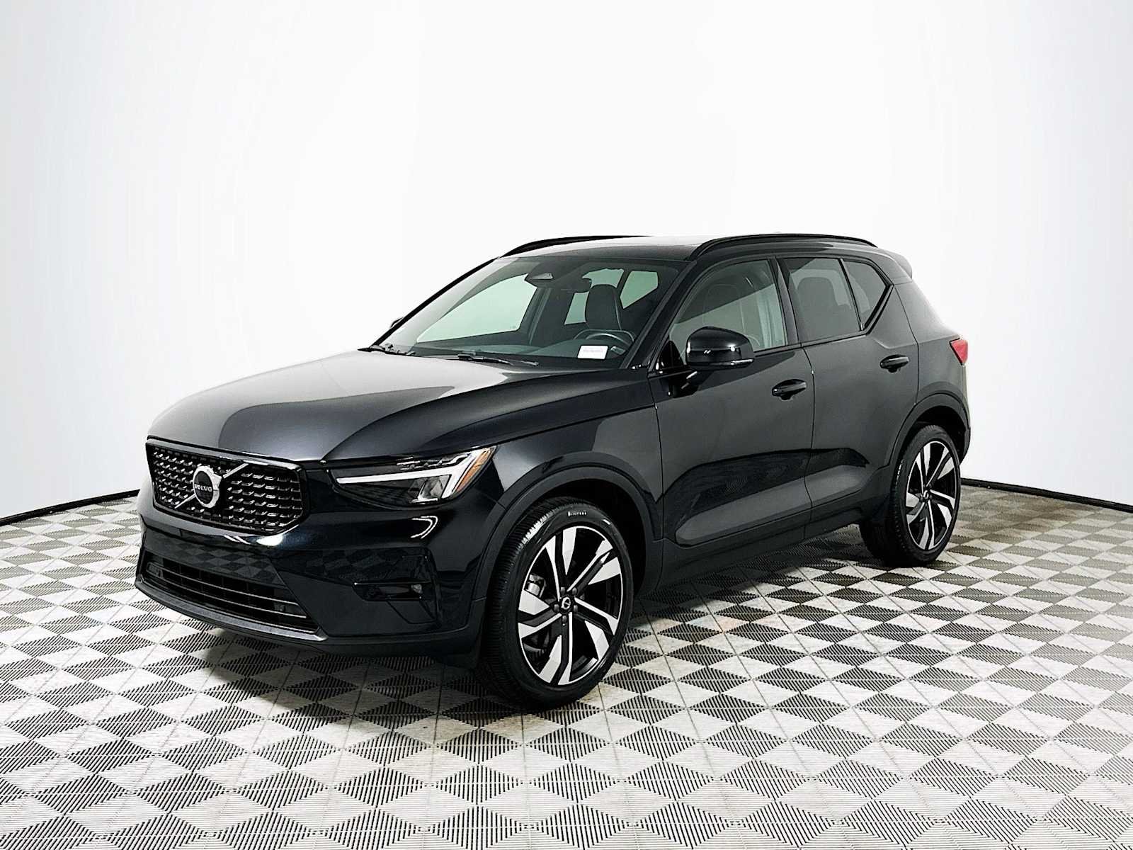 Certified Used 2023 Onyx Black Volvo Plus image 3
