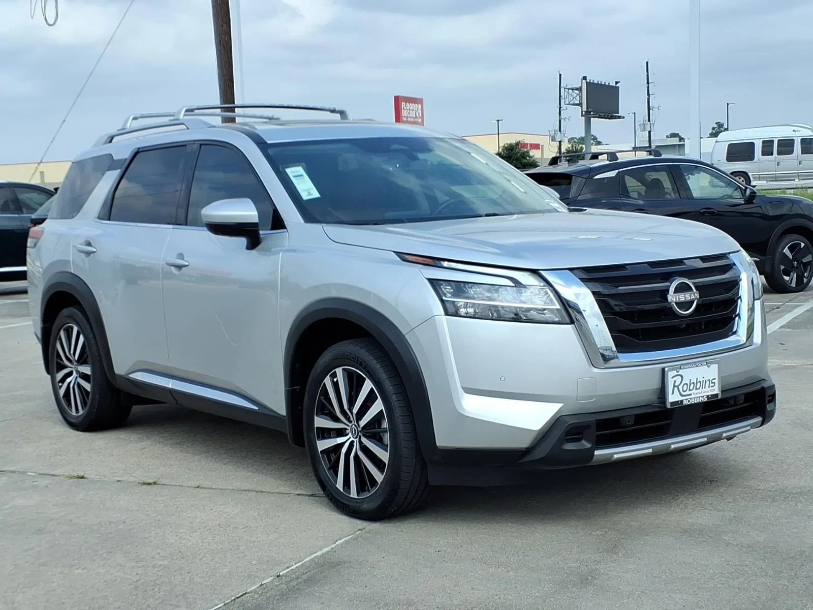 2023 Nissan Pathfinder Platinum Silver at Robbins Nissan
