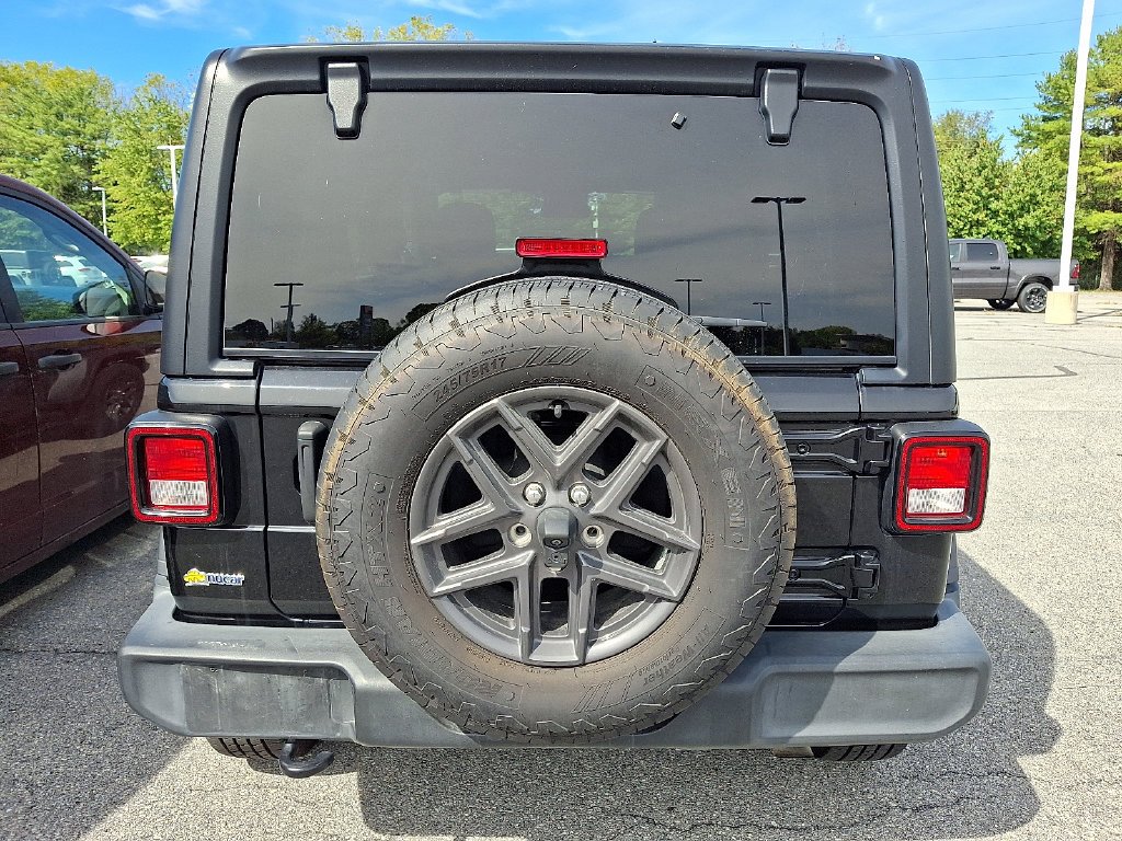 Used 2024 Black Jeep Sport S image 5