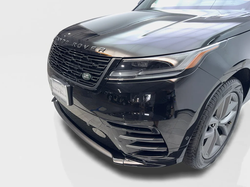 Used 2026 Black Land Rover Dynamic SE image 17