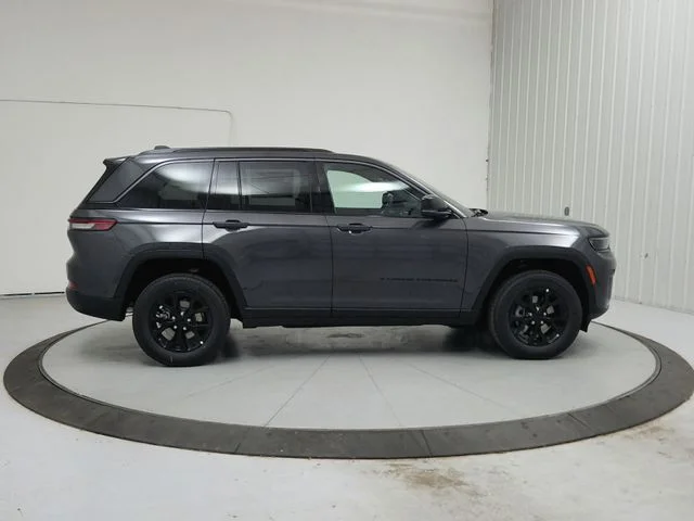 New 2026 Baltic Gray Metallic Clearcoat Jeep Altitude image 8