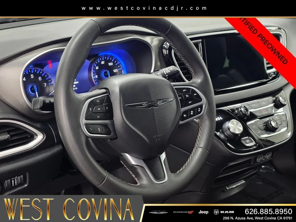 Used 2025 White Chrysler Select image 24