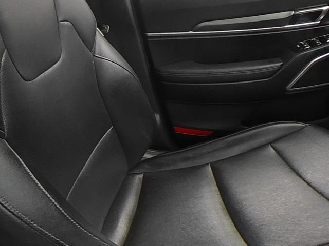 Used 2022 White Kia LX image 37