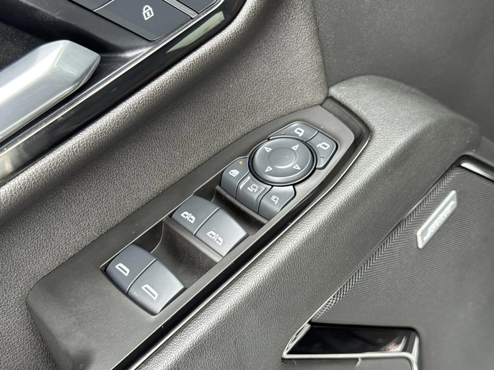 Used 2025 Sterling Metallic GMC AT4 image 18