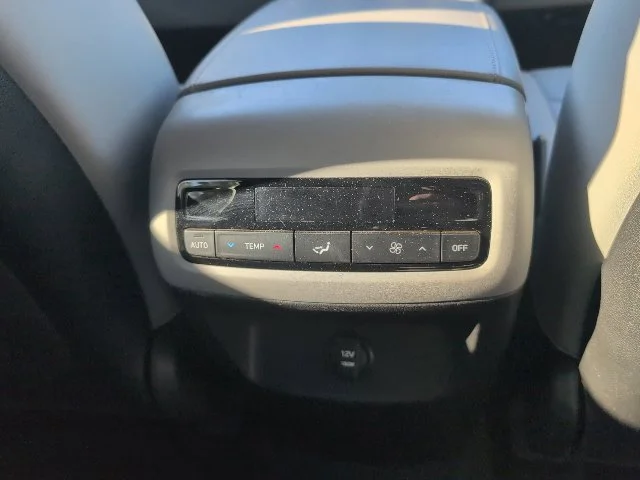 Used 2025 White Hyundai SEL image 14
