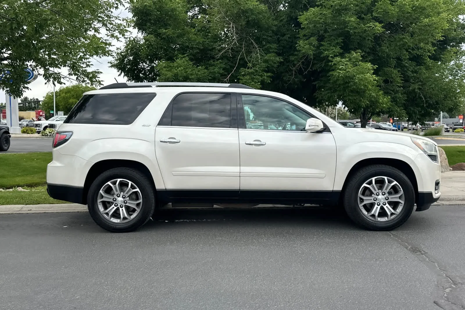 Used 2014 White Diamond Tricoat GMC SLT image 8