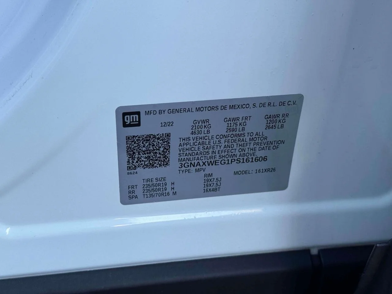 Used 2023 Summit White Chevrolet AWD RS image 13