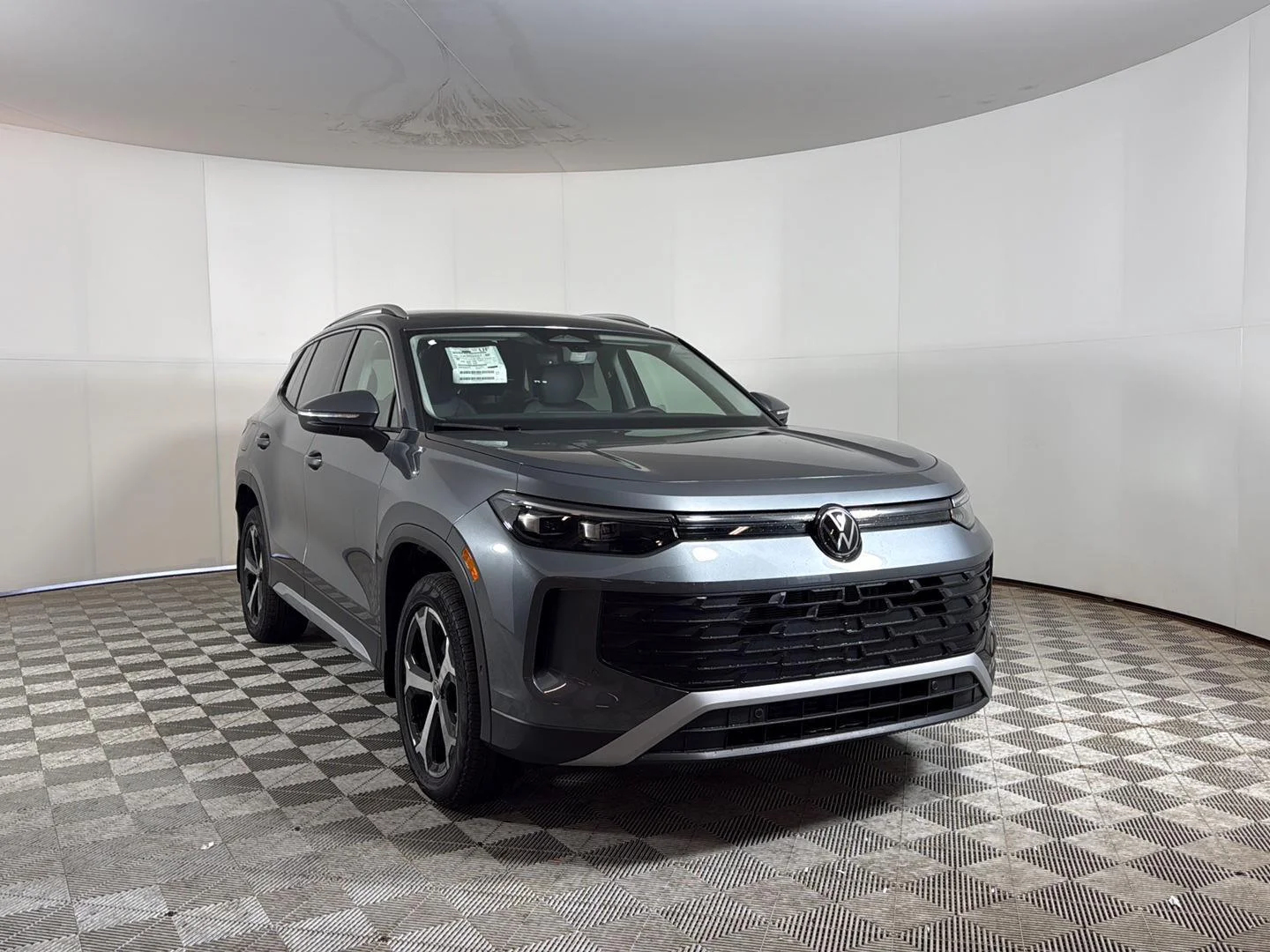 2026 Volkswagen Tiguan 2.0T SE 4Motion's photo