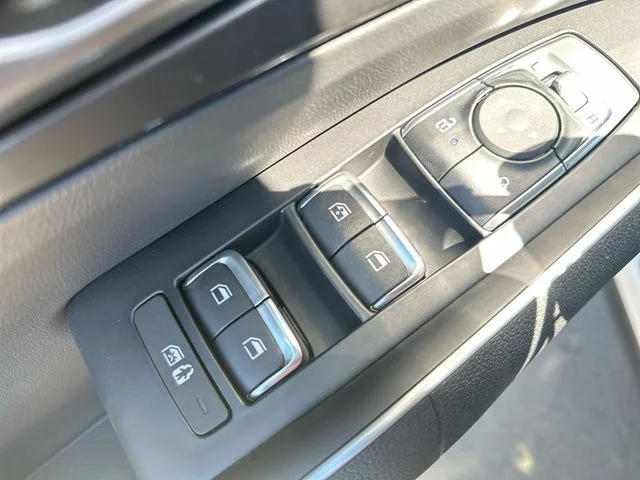 New 2026 Glacial White Pearl Kia LX image 17