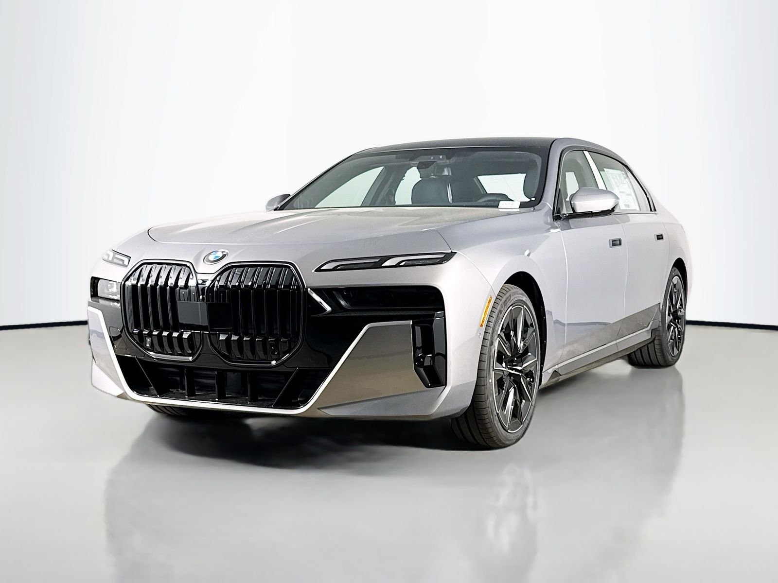 New 2026 Oxide Grey Metallic BMW 760i xDrive image 3