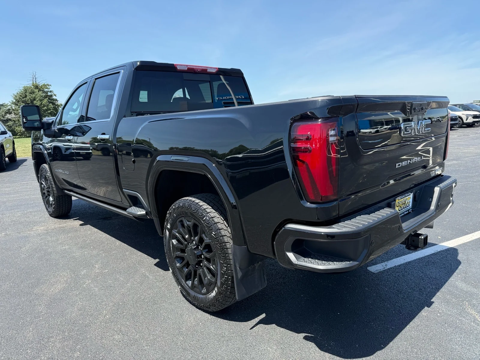 Used 2024 Onyx Black GMC Denali Ultimate image 3