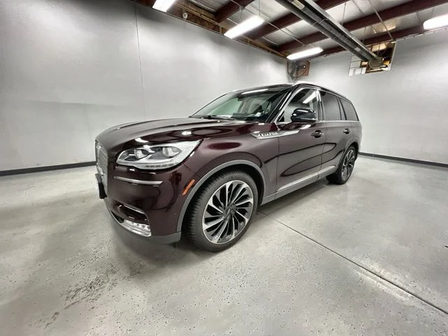 Used 2020 Red Lincoln Reserve image 4