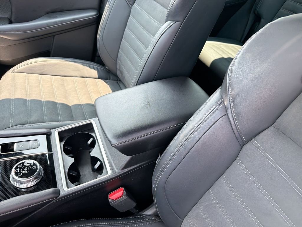 Used 2023  Mitsubishi SE Black Edition image 28