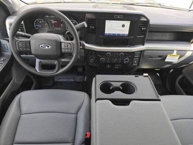 2025 Ford F-350 Super Duty Chassis Cab XL - Photo 24