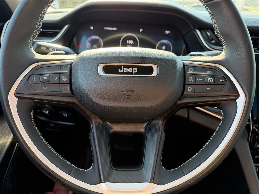 Used 2023 Gray Jeep Laredo image 17