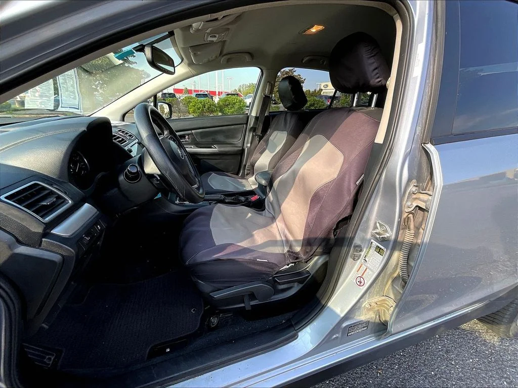 Used 2015 Ice Silver Metallic Subaru 2.0i Limited image 10