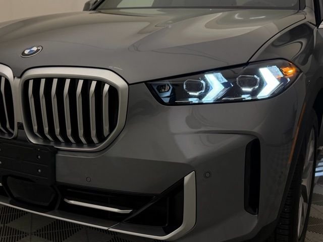 Used 2026 Skyscraper Grey Metallic BMW sDrive40i image 7