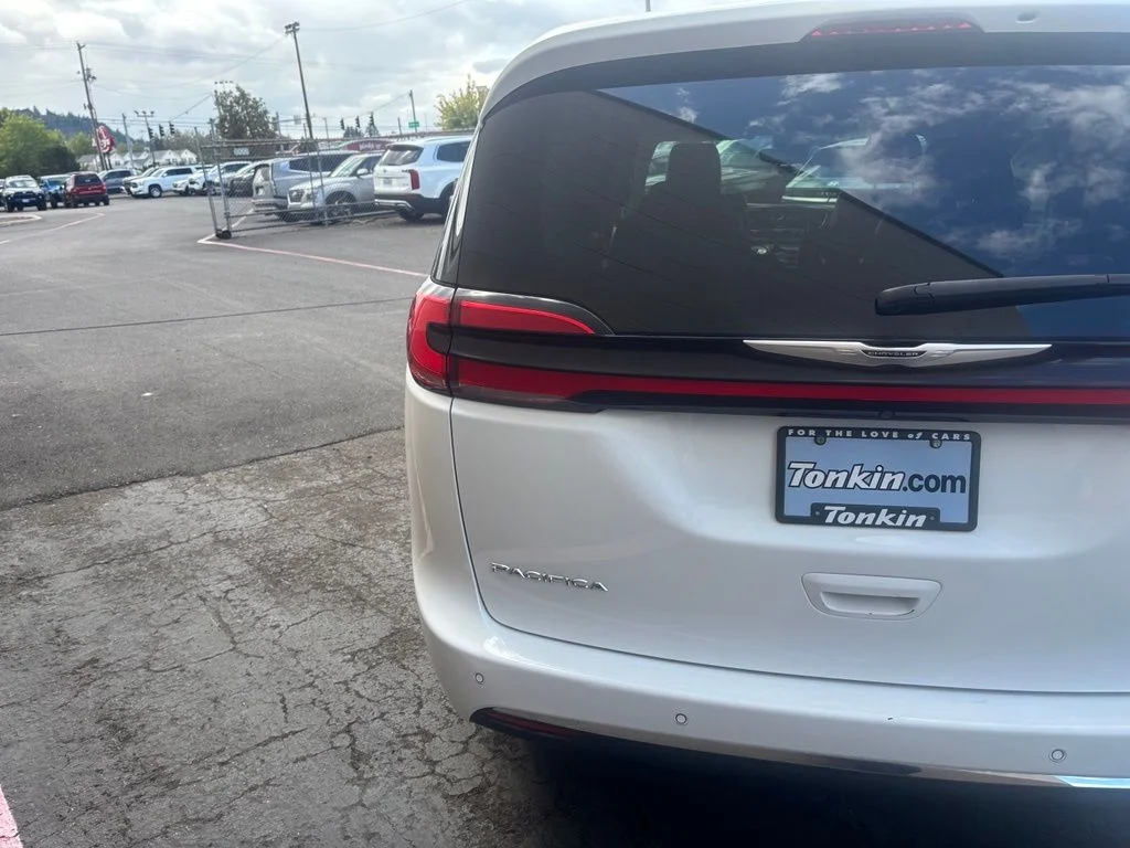 Used 2023 Bright White Clearcoat Chrysler Touring L image 8