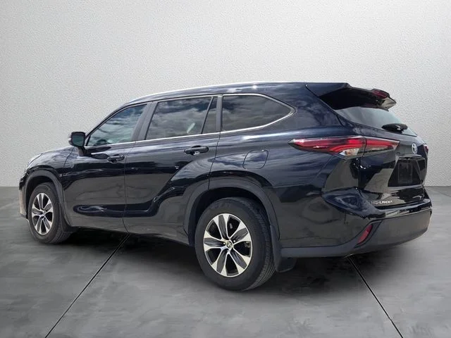 Used 2024 Black Toyota XLE image 3