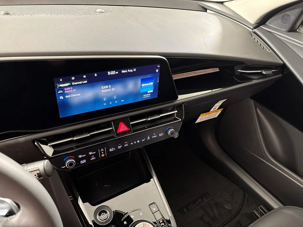 New 2026 Snow White Pearl Kia WIND image 32