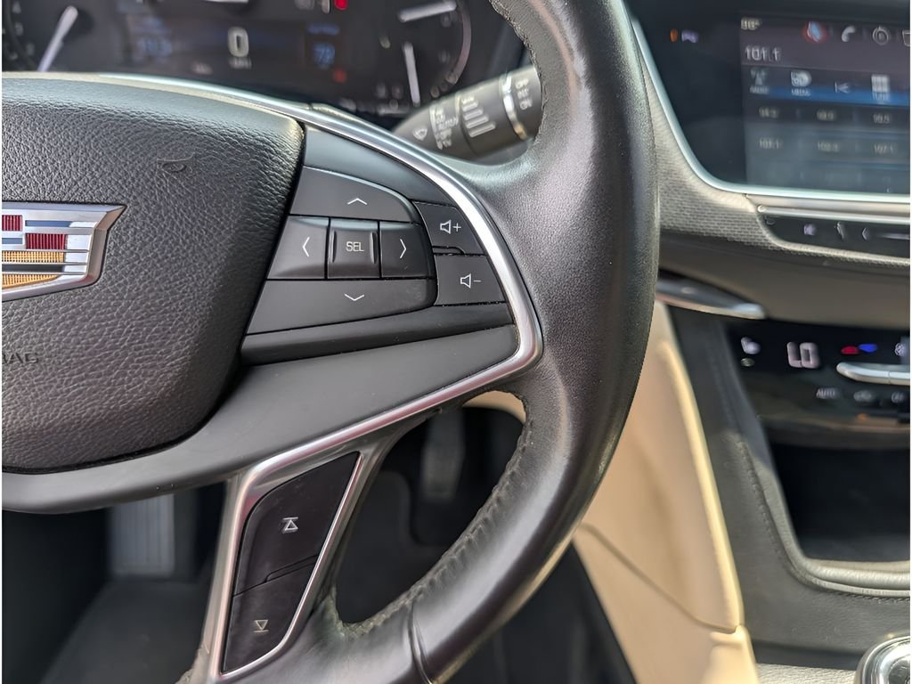Used 2017 Crystal White Tricoat Cadillac Luxury FWD image 21