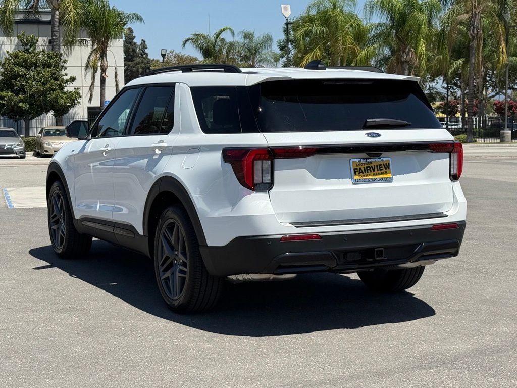 New 2026 Star White Metallic Tri-Coat Ford ST-Line image 4