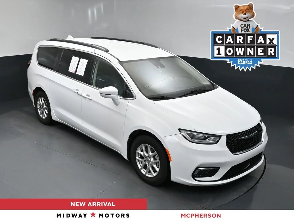 2022 Chrysler Pacifica Touring L's photo