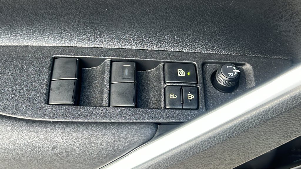 New 2026 Wind Chill Pearl <sup>1</sup> Toyota  LE image 20