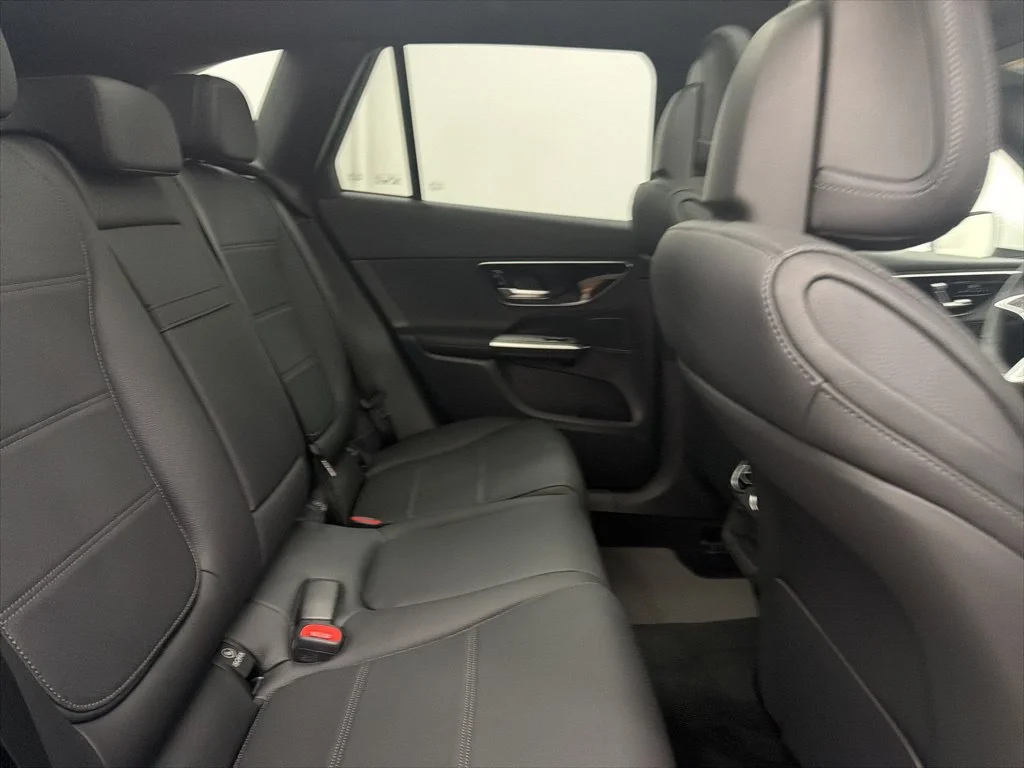 Used 2026 White Mercedes-Benz GLC 300 image 26