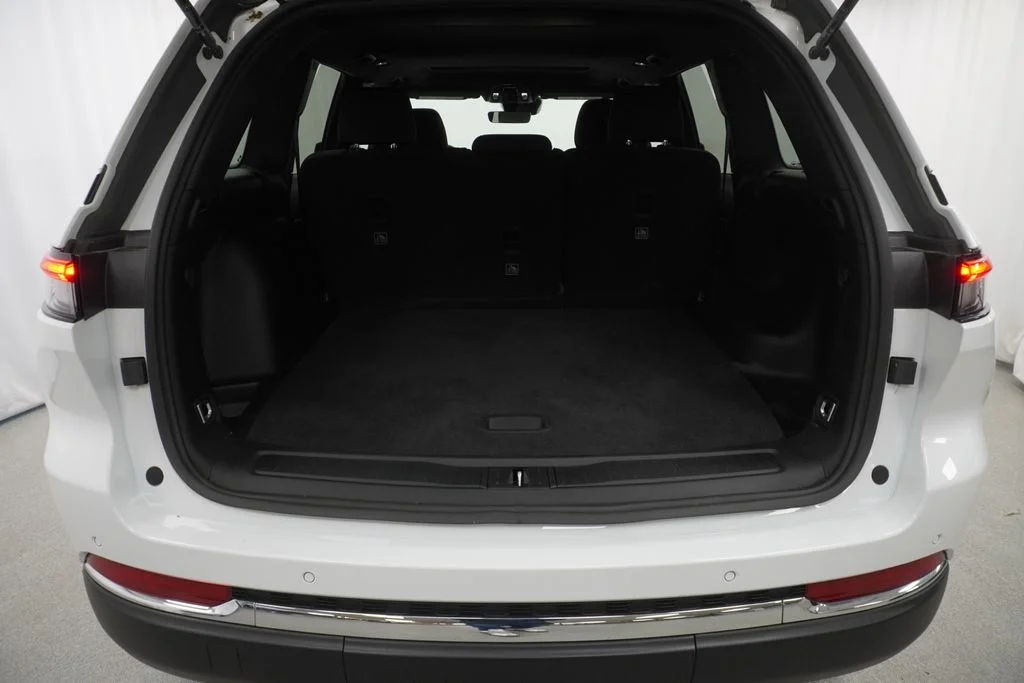 Used 2025 White Jeep Laredo X image 43