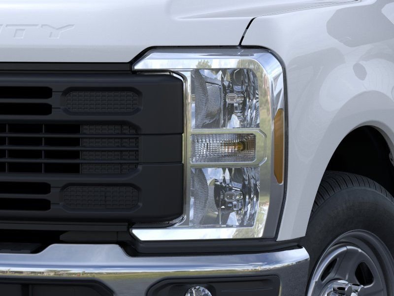 New 2026 Oxford White Ford XL image 17