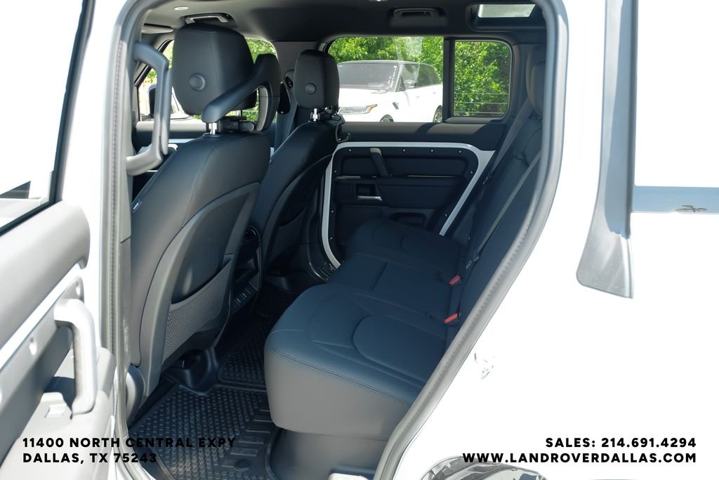 New 2026 Fuji White Land Rover X-Dynamic SE image 43