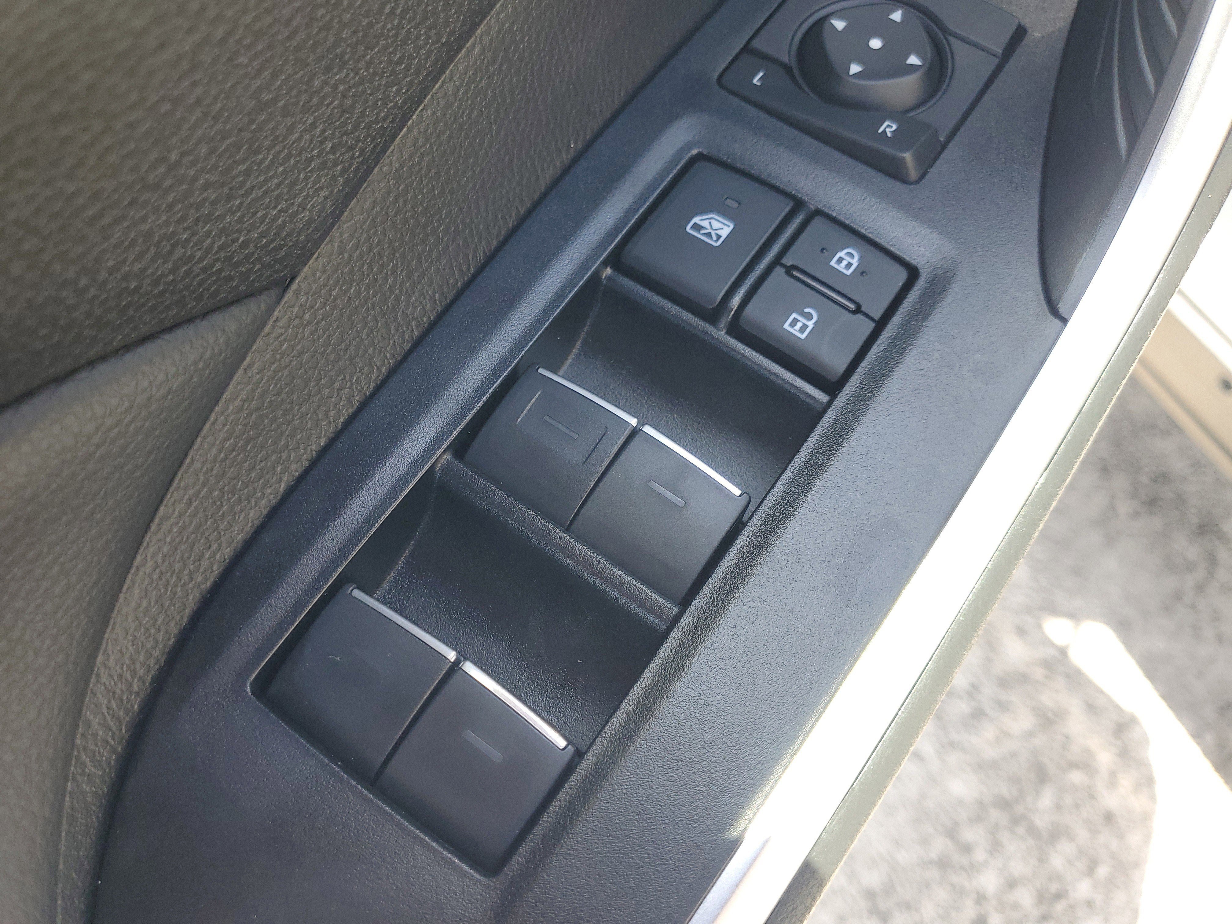 Used 2025 Ice Toyota XLE image 21