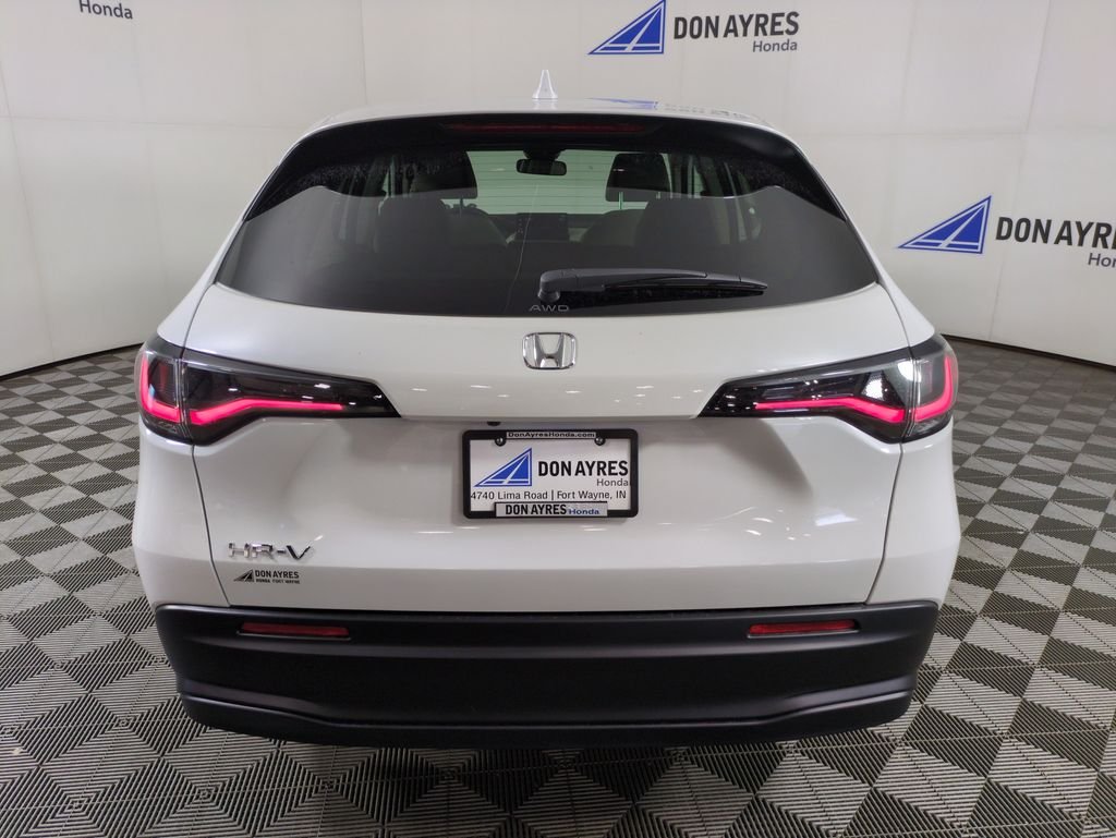 New 2027 Platinum White Pearl Honda LX image 4