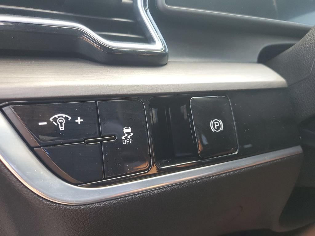 Used 2024 White Kia X-Line image 22