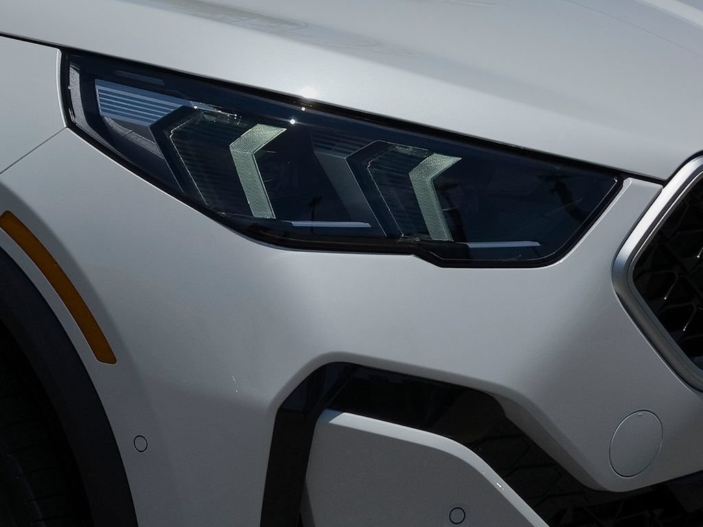 New 2026 Mineral White Metallic BMW xDrive28i image 5
