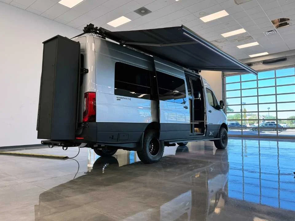Used 2024 SILVER AIRSTREAM  image 13