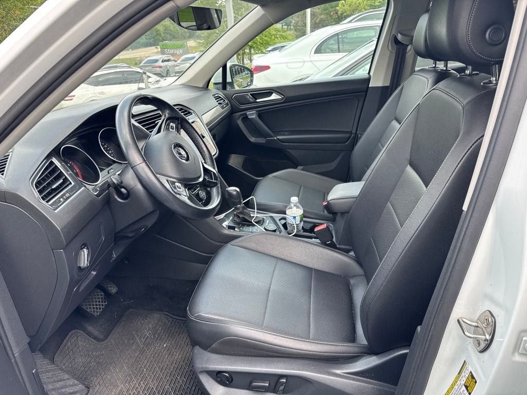 Used 2018 Pure White Volkswagen 2.0T SEL image 2