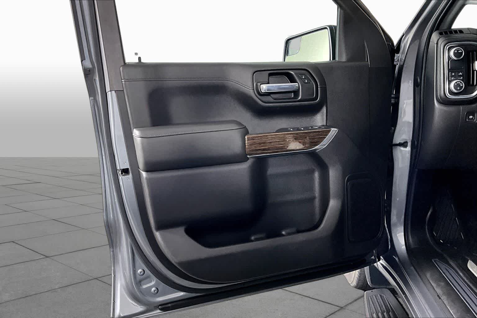 Used 2020 Satin Steel Metallic GMC Elevation image 21