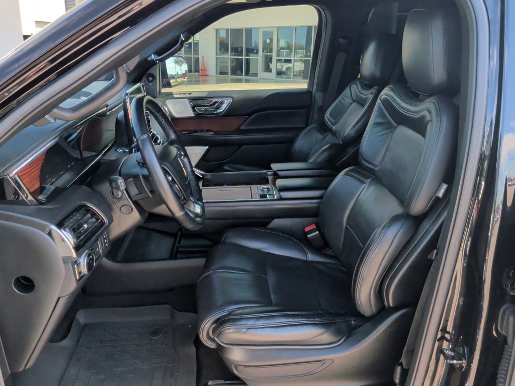 Used 2020 Black Lincoln Reserve image 13