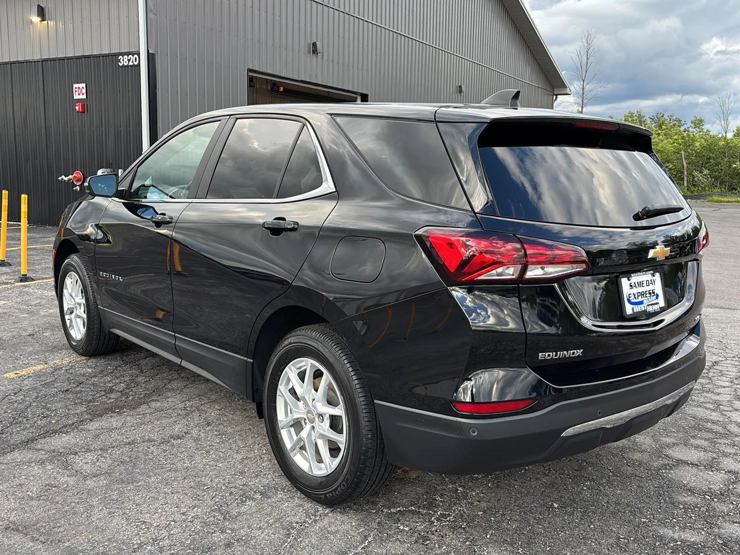 Used 2023 Mosaic Black Metallic Chevrolet LT image 5