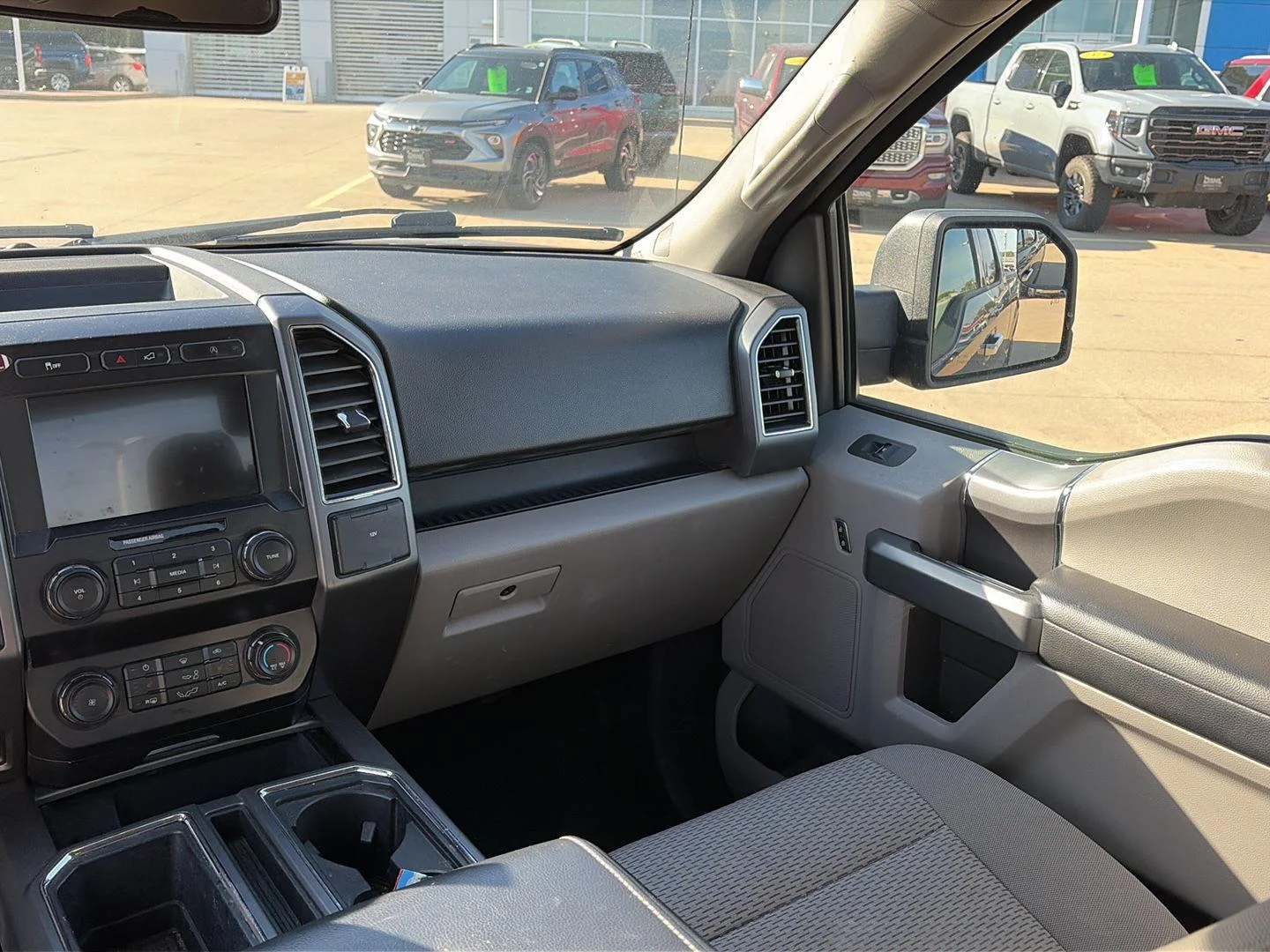 Used 2019 Blue Ford XL image 23