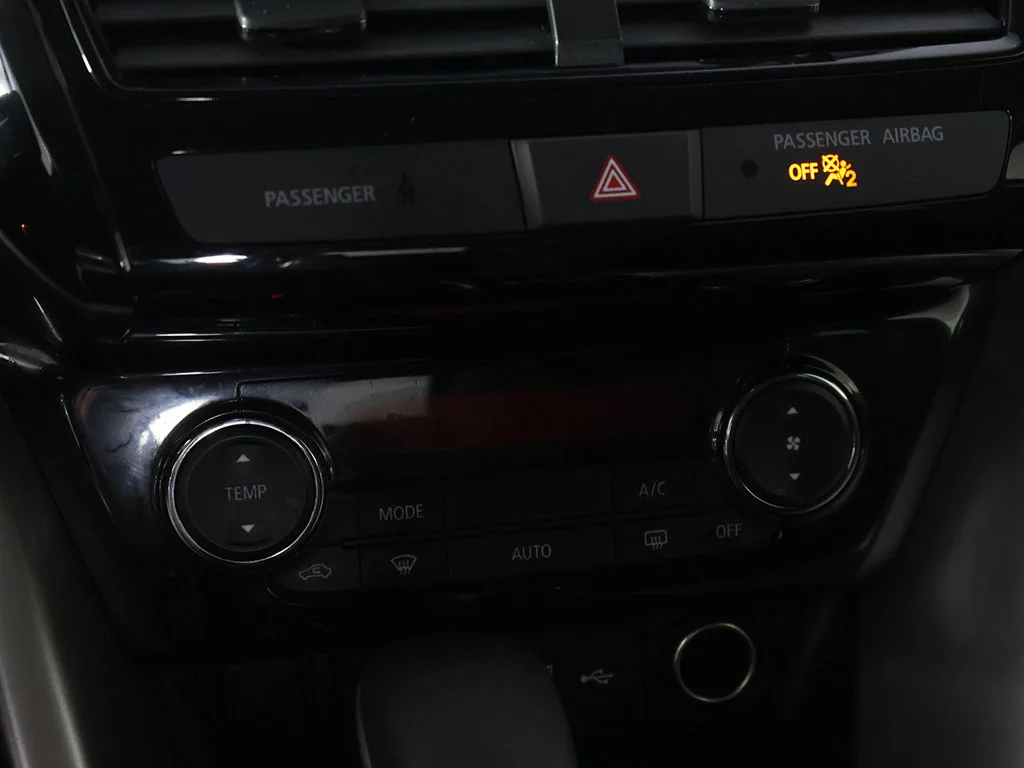 Used 2024 Silver Mitsubishi ES image 39