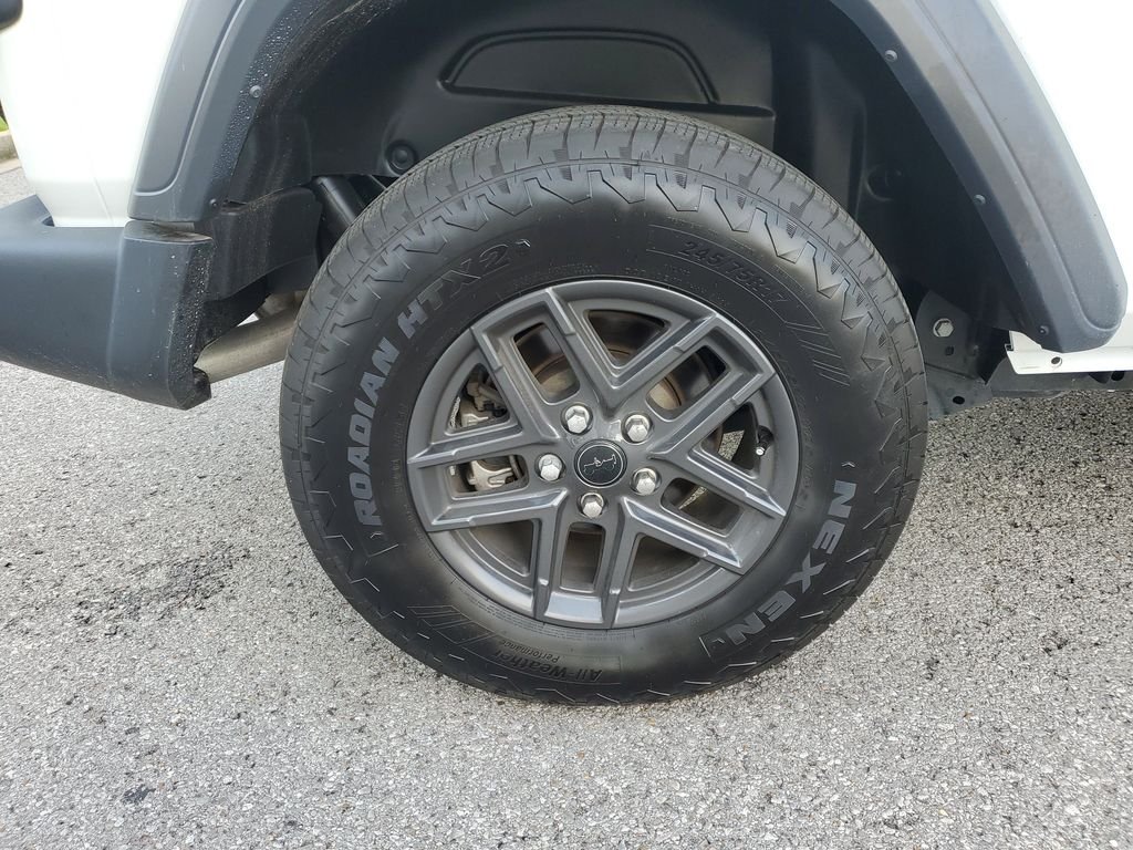 Used 2025 White Jeep Sport S image 5